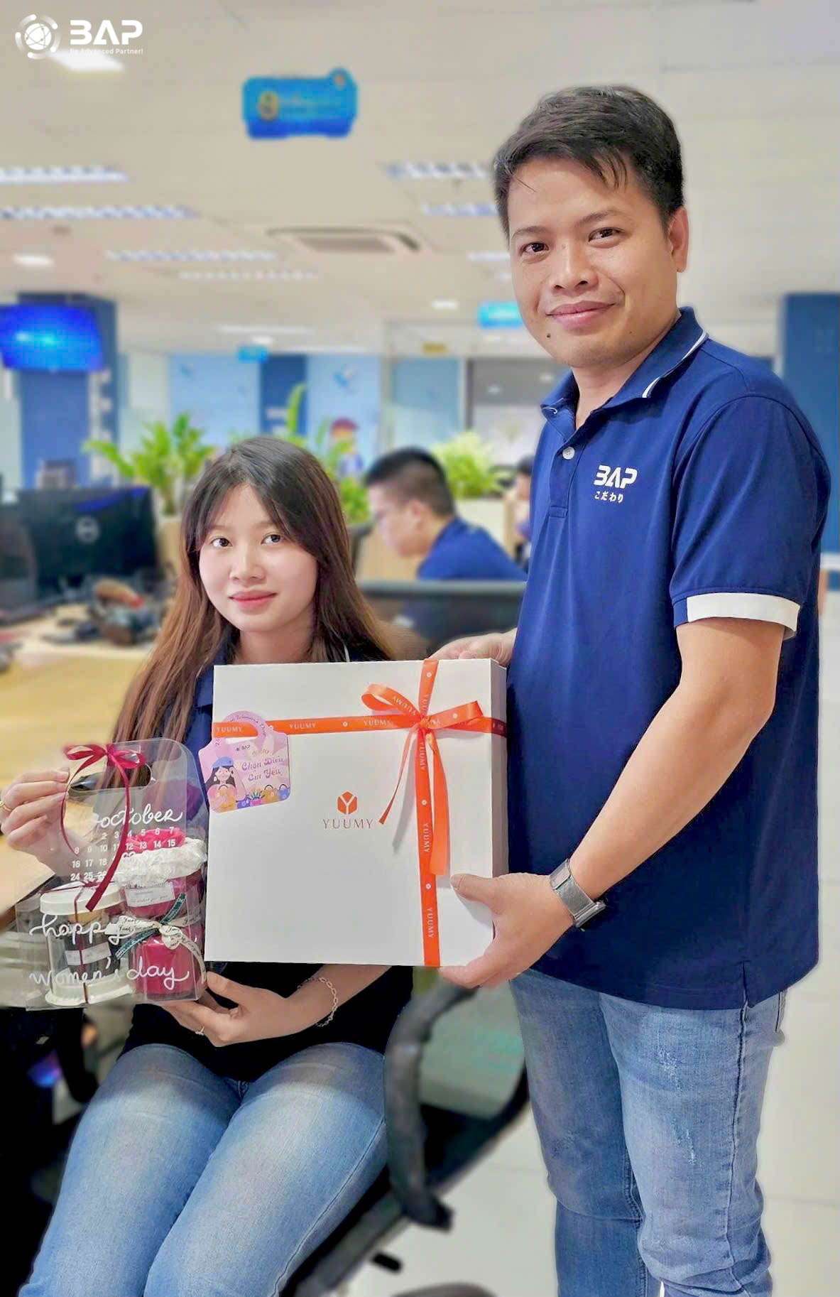 Anh em BAP Huế tặng qua cho chị em